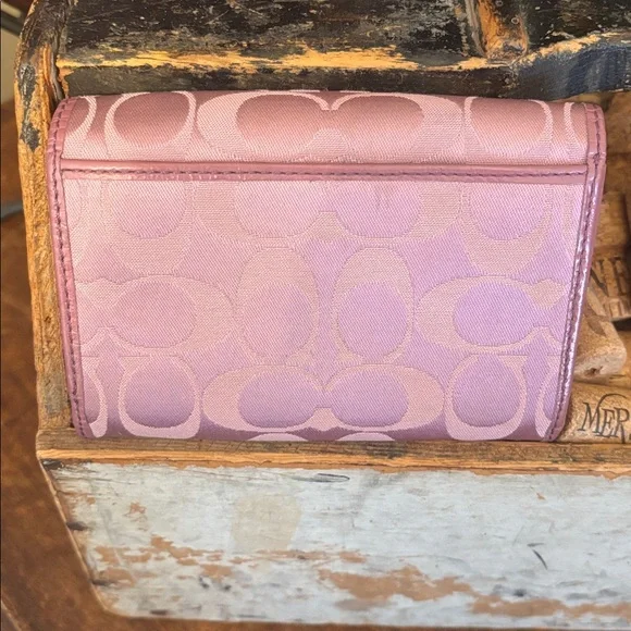 Coach SoHo Pleat Mauve Signature Wallet - Picture 3 of 10